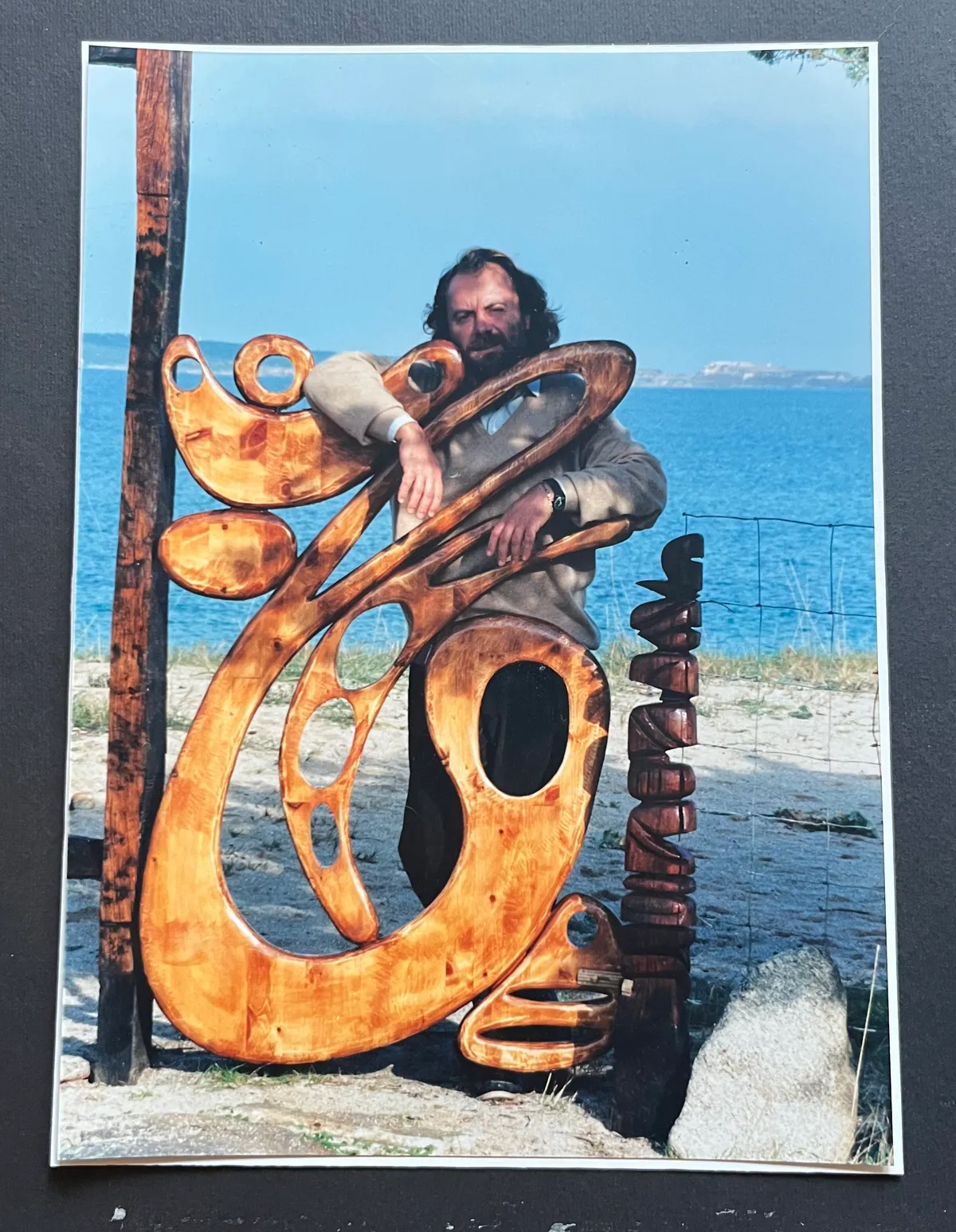 Gianni Mininni with art at beach